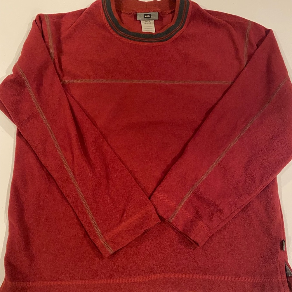 Boys REI crew neck fleece size 8